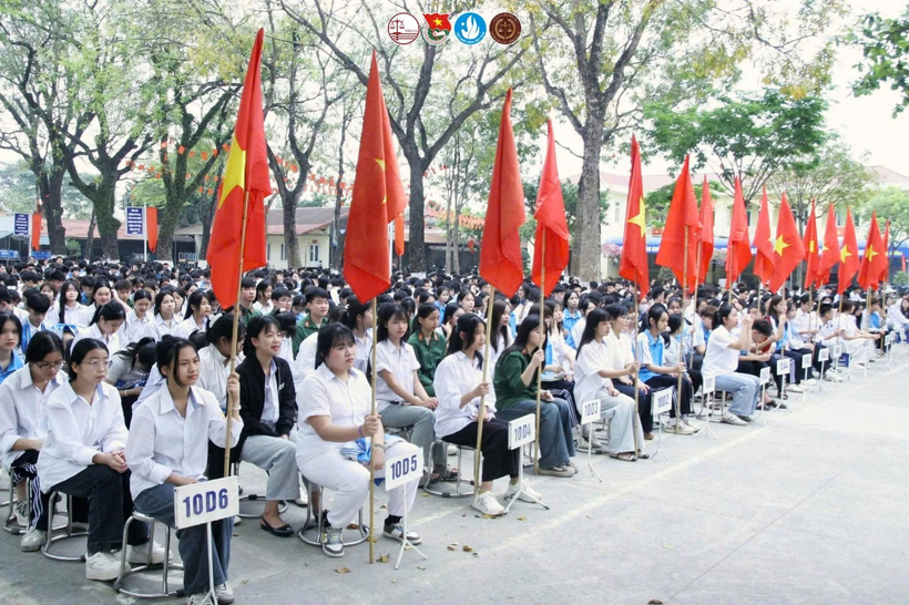 Quang cảnh sân trường.