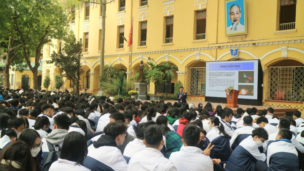 Luật sư Hà Nội tuyên truyền phòng, chống pháo nổ cho học sinh