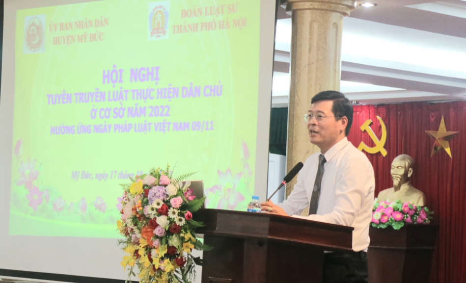 Luật sư Nguyễn Văn Hà, Phó Chủ nhiệm Đoàn Luật sư TP. Hà Nội phát biểu tại hội nghị.