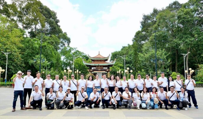 VỀ “ĐẤT THÉP THÀNH ĐỒNG”, ĐOÀN LUẬT SƯ TP HÀ NỘI TRI ÂN CÁC ANH HÙNG LIỆT SĨ 3 Cc3