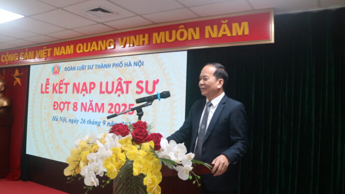 Luật sư Đào Ngọc Chuyền, Phó Chủ Tịch Liên Đoàn luật sư Việt Nam, Chủ nhiệm Đoàn Luật sư thành phố Hà Nội phát biểu tại buổi lễ.
