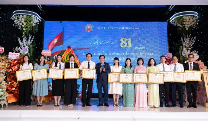 KHEN THƯỞNG 7 TẬP THỂ, 66 CÁ NHÂN CÓ NHIỀU ĐÓNG GÓP TRONG HOẠT ĐỘNG CỦA ĐOÀN LUẬT SƯ THÀNH PHỐ HÀ NỘI 5 KT5