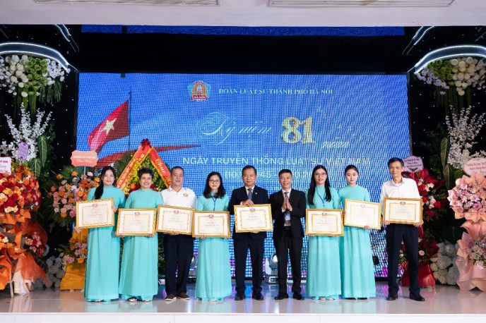 KHEN THƯỞNG 7 TẬP THỂ, 66 CÁ NHÂN CÓ NHIỀU ĐÓNG GÓP TRONG HOẠT ĐỘNG CỦA ĐOÀN LUẬT SƯ THÀNH PHỐ HÀ NỘI 6 KT6