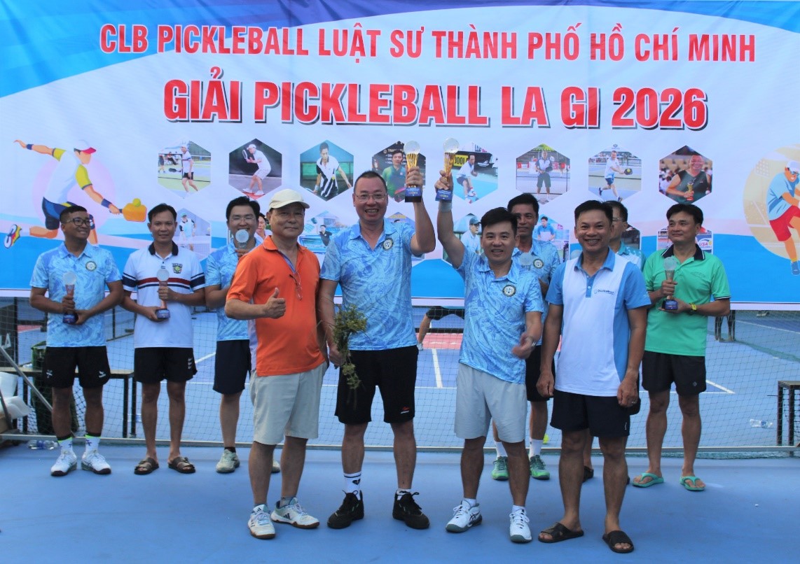 LUẬT SƯ CỦA ĐOÀN LUẬT SƯ TP. HÀ NỘI VÔ ĐỊCH GIẢI PICKLEBALL LAGI 2026. 2 LUAT SU CUA DOAN LUAT SU TP. HA NOI VO DICH GIAI PICKLEBALL LAGI 2026 01