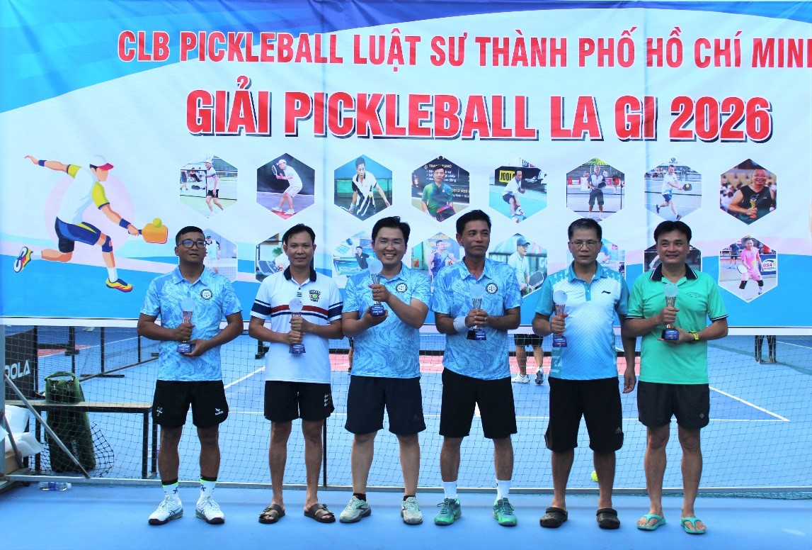 LUẬT SƯ CỦA ĐOÀN LUẬT SƯ TP. HÀ NỘI VÔ ĐỊCH GIẢI PICKLEBALL LAGI 2026. 4 LUAT SU CUA DOAN LUAT SU TP. HA NOI VO DICH GIAI PICKLEBALL LAGI 2026 02