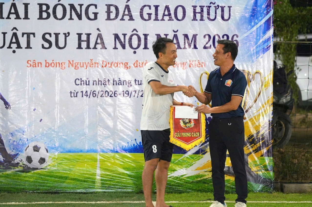 Đội Luật My Way FC nhận Giải Phong cách
