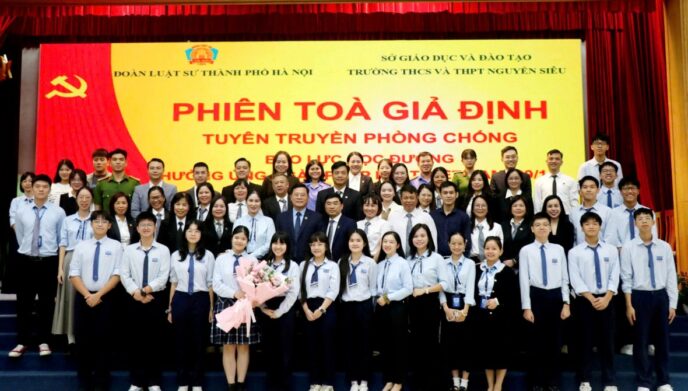 Bổ ích “Phiên tòa giả định” do Đoàn Luật sư Hà Nội phối hợp tổ chức tại Trường THCS và THPT Nguyễn Siêu 5 NS5