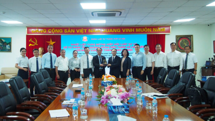 ĐOÀN LUẬT SƯ THÀNH PHỐ HÀ NỘI TIẾP VÀ LÀM VIỆC VỚI ĐOÀN ĐẠI BIỂU HIỆP HỘI LUẬT SƯ TỈNH QUẢNG ĐÔNG, TRUNG QUỐC 2 TDTQ1