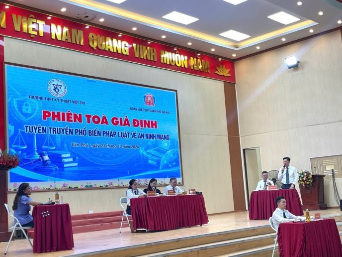 Đoàn Luật sư thành phố Hà Nội lan toả pháp luật thông qua phiên toà giả định đến học sinh THPT Kỹ thuật Việt Trì - Phú Thọ 2 TTPL2