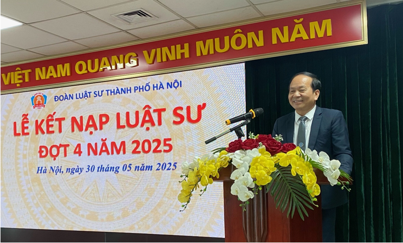 Đoàn Luật sư thành phố Hà Nội tổ chức Lễ kết nạp Luật sư Đợt 04 năm 2025 đối với 47 Luật sư thành viên mới 2 anh lshn2