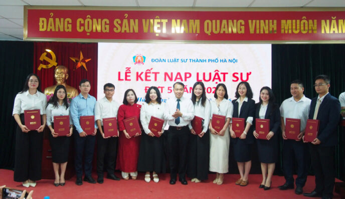 ĐOÀN LUẬT SƯ THÀNH PHỐ HÀ NỘI KẾT NẠP VÀ TRAO THẺ LUẬT SƯ ĐỢT 5 NĂM 2026 2 knd5 2