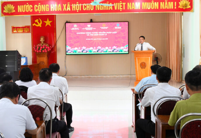 Đoàn Luật Sư Thành Phố Hà Nội tổ chức tuyên truyền pháp luật, trợ giúp pháp lý, tặng quà tại Xã Châu Tiến, Tỉnh Nghệ An 3 nghe an 2