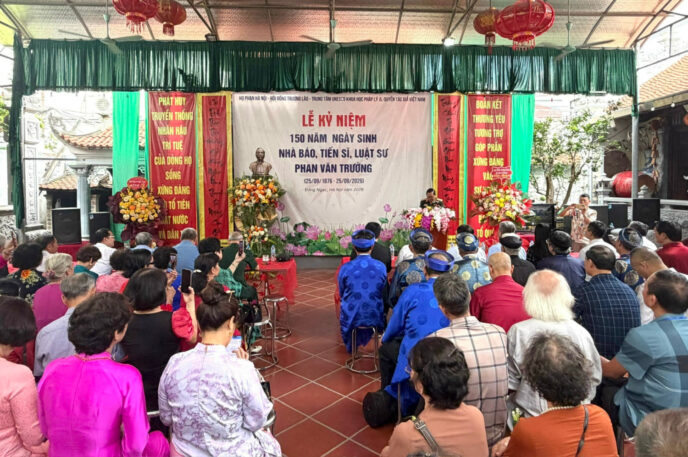ĐOÀN LUẬT SƯ TP HÀ NỘI DỰ LỄ KỶ NIỆM 150 NĂM NGÀY SINH NHÀ BÁO, TIẾN SĨ, LUẬT SƯ PHAN VĂN TRƯỜNG 1 pvt1