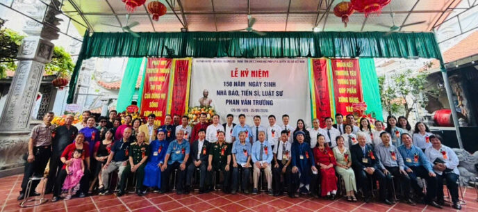 ĐOÀN LUẬT SƯ TP HÀ NỘI DỰ LỄ KỶ NIỆM 150 NĂM NGÀY SINH NHÀ BÁO, TIẾN SĨ, LUẬT SƯ PHAN VĂN TRƯỜNG 13 pvt14