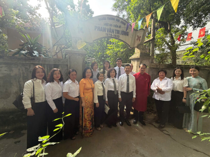 ĐOÀN LUẬT SƯ TP HÀ NỘI DỰ LỄ KỶ NIỆM 150 NĂM NGÀY SINH NHÀ BÁO, TIẾN SĨ, LUẬT SƯ PHAN VĂN TRƯỜNG 2 pvt2