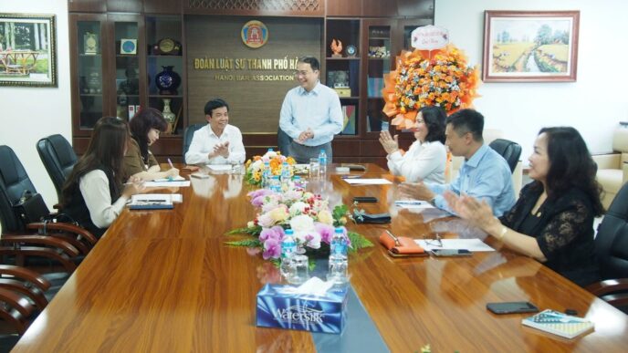 TRUNG TÂM TRỌNG TÀI QUỐC TẾ LÀM VIỆC VỚI ĐOÀN LUẬT SƯ THÀNH PHỐ HÀ NỘI 3 vIAC3 1