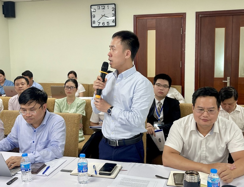 Giải pháp hoàn thiện pháp luật để tháo gỡ khó khăn, vướng mắc do quy định pháp luật 4 Các đại biểu tham dự phát biểu ý kiến.